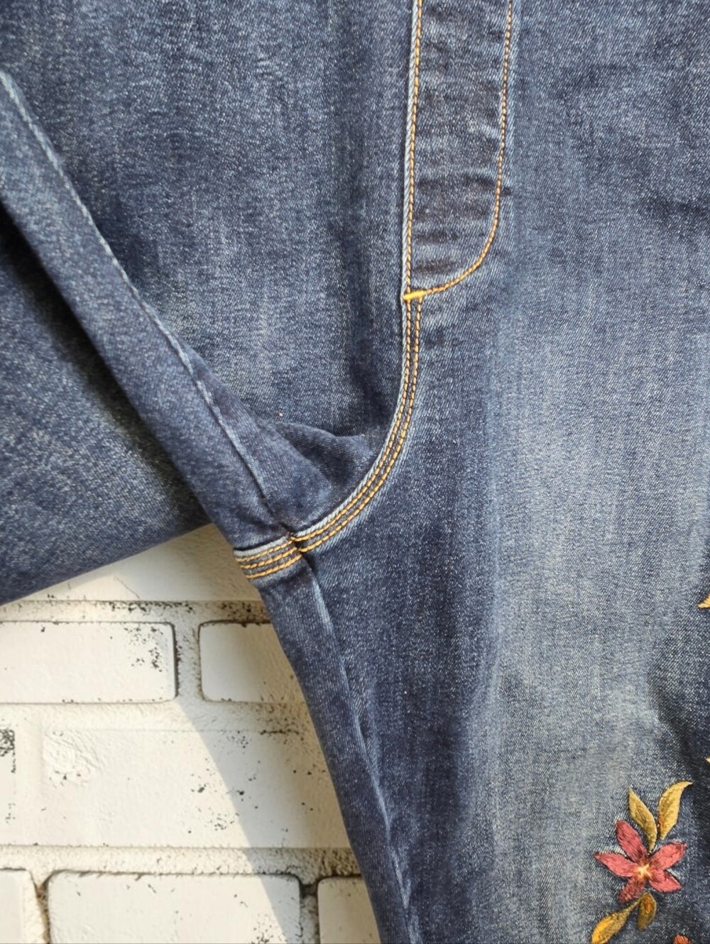 Driftwood Boyfriend Overalls Blue Denim Floral Embroidery Trim Womens Size Large - Picture 12 of 16